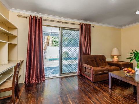 Exclusive Handy Holiday House - Lightning Ridge Tourism 1