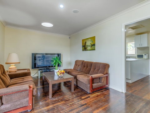 Exclusive Handy Holiday House - Lightning Ridge Tourism 0