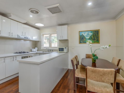 Exclusive Handy Holiday House - Lightning Ridge Tourism 3