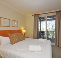 Executive 1 bedroom Spa Villa located within Cypress Lakes Resort - Lightning Ridge Tourism