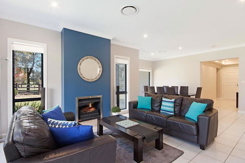 Fairview - Lightning Ridge Tourism 1