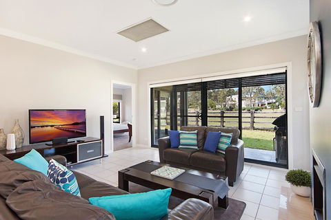 Fairview - Lightning Ridge Tourism 3