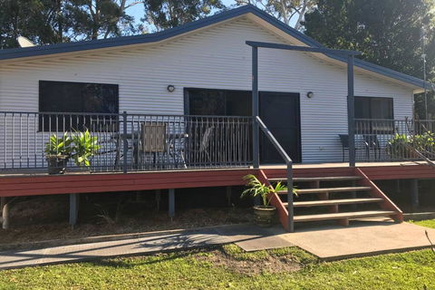 FAIRVIEW COTTAGE 25B - Waterfront Accommodation - Lightning Ridge Tourism 2