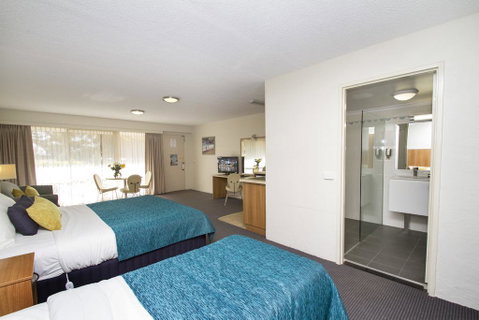 Fairway Motor Inn - Lightning Ridge Tourism 1