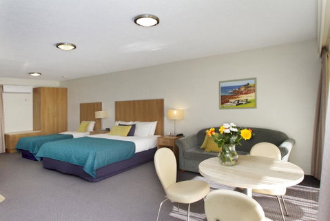 Fairway Motor Inn - Lightning Ridge Tourism 3