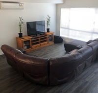 Falcon Bay 4x4 Townhouse - Lightning Ridge Tourism