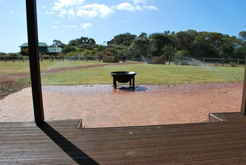 Farm Lane Retreat - Lightning Ridge Tourism 3