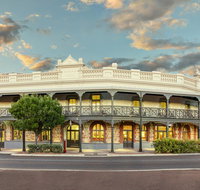 Farmers Home Hotel - Lightning Ridge Tourism