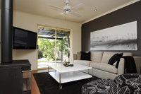 Book Burnside Accommodation Vacations Lightning Ridge Tourism Lightning Ridge Tourism