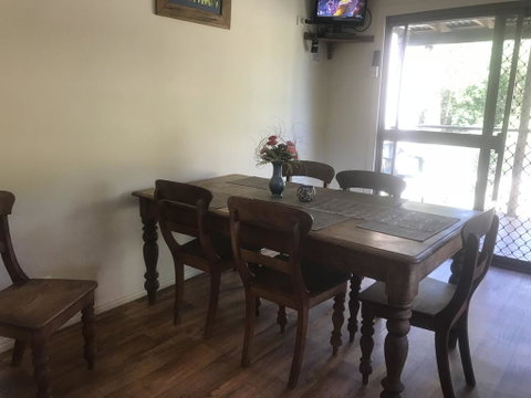 Ferns Hideaway Resort - Lightning Ridge Tourism 3