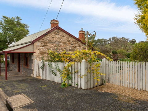 Fig Tree Cottage - Lightning Ridge Tourism 0