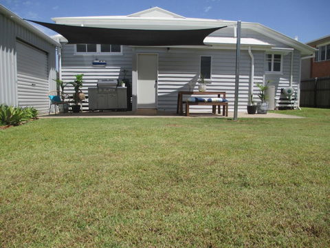 Fisherman's Cottage Hervey Bay - Lightning Ridge Tourism 1