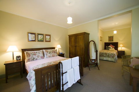 Foxgloves B&B - Lightning Ridge Tourism 0