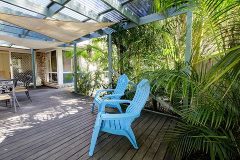 FRANGIPANI BEACH HOUSE - PET FRIENDLY 22 Belbourie Cres Boomerang Beach - Lightning Ridge Tourism 3