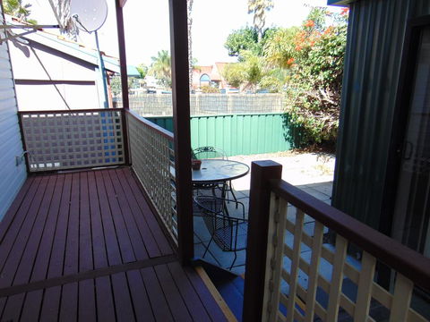 Fremantle Village - Lightning Ridge Tourism 2