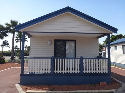 Fremantle Village - Lightning Ridge Tourism 0