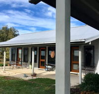 French Island Cottage - Lightning Ridge Tourism