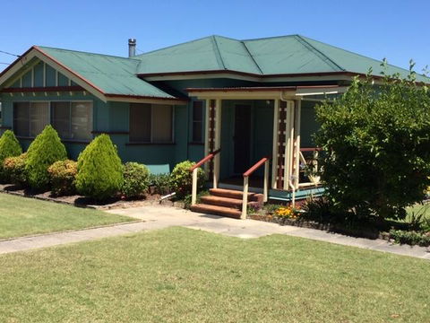 FROGGIES HOLIDAY HOUSE - Lightning Ridge Tourism 0