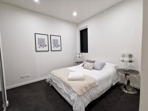 G02 Courtyard Apartment - Lightning Ridge Tourism 1