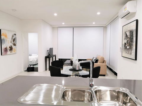 G02 Courtyard Apartment - Lightning Ridge Tourism 3