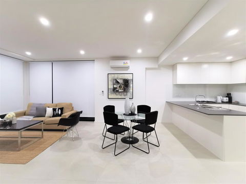 G02 Courtyard Apartment - Lightning Ridge Tourism 2