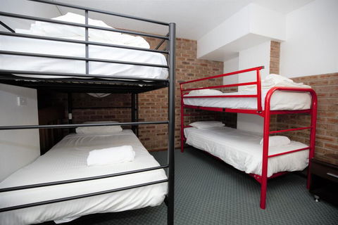 Gables 11 On Clyde Street - Lightning Ridge Tourism 2