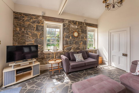 Georgia - Lightning Ridge Tourism 0