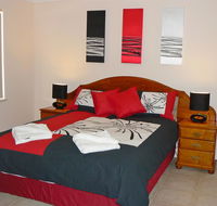 Geraldton Luxury Vacation Home - Lightning Ridge Tourism