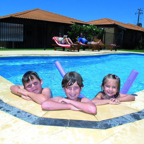 Geraldton's Ocean West Holiday Units & Short Stay Accommodation - Lightning Ridge Tourism 3