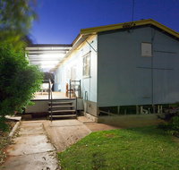 Getaway Villas Unit 3 - 3 Bedroom Self-Contained Villa with a Deck - Lightning Ridge Tourism