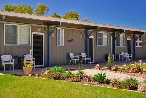 Getaway Villas Unit 38-1 - 1 Bedroom Disabled Friendly Accommodation - Lightning Ridge Tourism 3