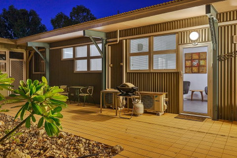 Getaway Villas Unit 38-11 - 1 Bedroom Self-Contained Accommodation - Lightning Ridge Tourism 1