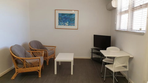 Getaway Villas Unit 38-11 - 1 Bedroom Self-Contained Accommodation - Lightning Ridge Tourism 2
