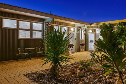 Getaway Villas Unit 38-11 - 1 Bedroom Self-Contained Accommodation - Lightning Ridge Tourism 0