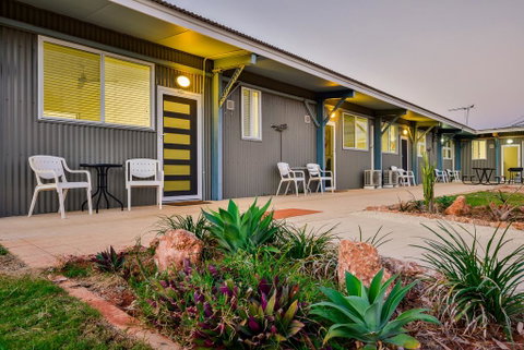 Getaway Villas Unit 38-3 - 1 Bedroom Self-Contained Accommodation - Lightning Ridge Tourism 1