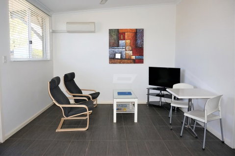 Getaway Villas Unit 38-3 - 1 Bedroom Self-Contained Accommodation - Lightning Ridge Tourism 3