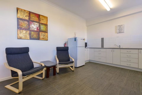 Getaway Villas Unit 38-5 - 1 Bedroom Self-Contained Accommodation - Lightning Ridge Tourism 2