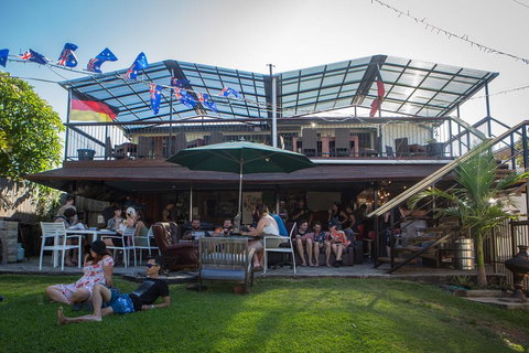 Gladstone Backpackers - Lightning Ridge Tourism 3