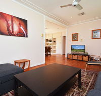 Glandore Estate Vineyard Homestead onsite cellar door  walk to restaurants incl EXP - Lightning Ridge Tourism