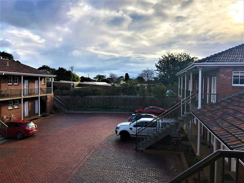 Glen Inn - Lightning Ridge Tourism 1