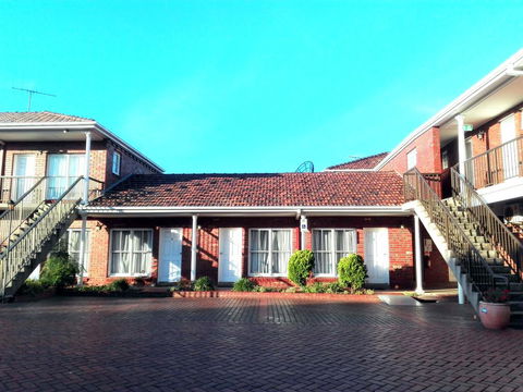 Glen Inn - Lightning Ridge Tourism 0