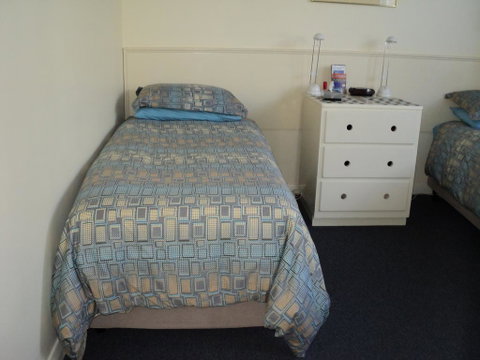 Glenelg Sea-Breeze - Lightning Ridge Tourism 1