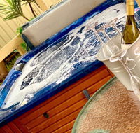 Glenway House Spa Oasis Rockingham - Lightning Ridge Tourism
