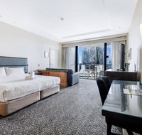 Gold Tower Private Deluxe King Room - Lightning Ridge Tourism