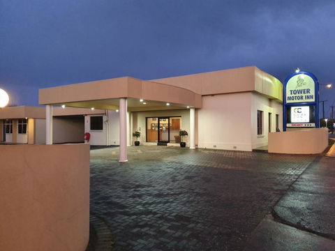 Golden Chain Tower Motor Inn - Lightning Ridge Tourism 1