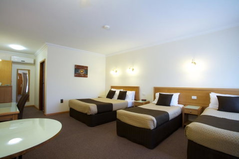 Golden Grain Motor Inn - Lightning Ridge Tourism 1