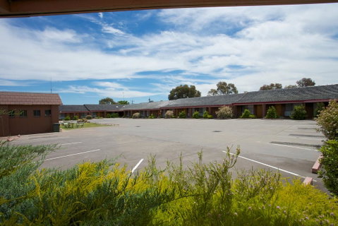 Golden Grain Motor Inn - Lightning Ridge Tourism 3