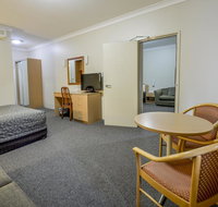 Golden Guitar Motor Inn - Lightning Ridge Tourism