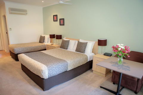 Golden Heritage Accommodation - Lightning Ridge Tourism 2