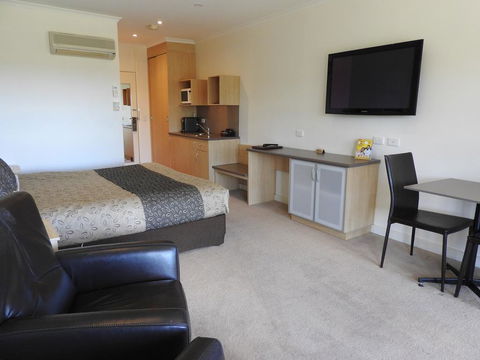 Golden Heritage Accommodation - Lightning Ridge Tourism 3
